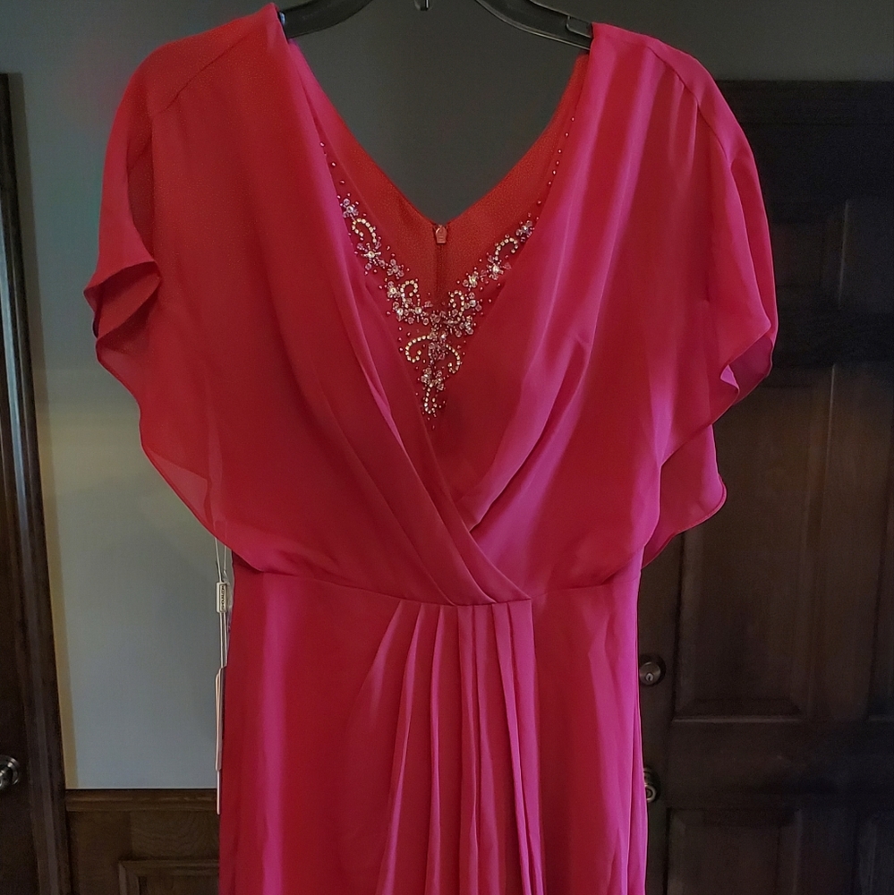 NWT Burgundy Dress Size 6*Make an Offer! - Picture 2 of 4